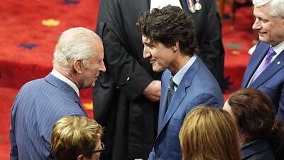 Ilyenre még nem volt példa: Justin Trudeau edzőcipőben várta III. Károlyt